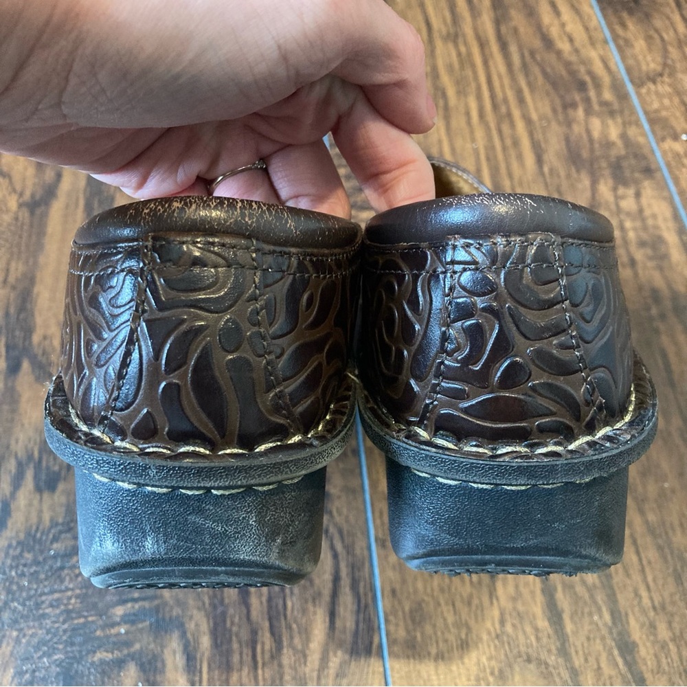 Clogs - Picture 7 of 9